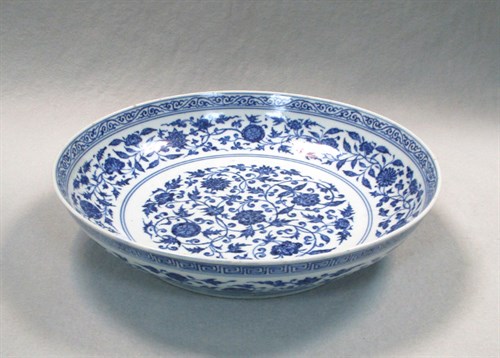 Lot 228 - A blue and white floral dish, 18th/19th century