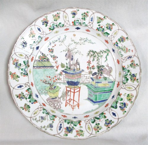Lot 148 - A Kangxi period famille verte charger