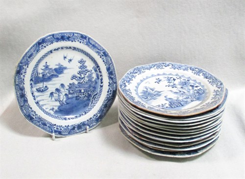 Lot 230 - Fifteen various Qianlong period blue and white octagonal plates
