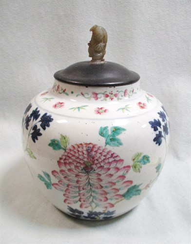 Lot 271 - A famille rose jar with wooden cover and jade finial, Republic period
