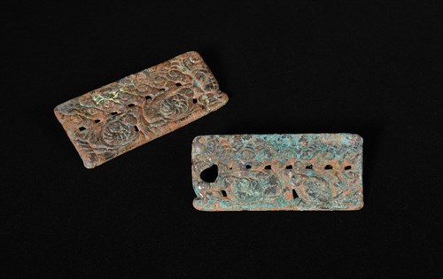 Lot 14 - A pair of bronze plaques, Northern China, 3rd to 2nd century B.C.