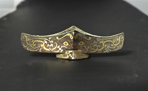 Lot 6 - A bronze sword guard, Warring States period, circa 5th century BC