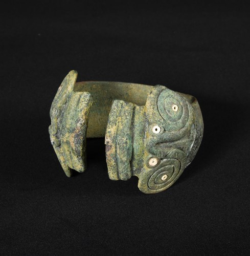 Lot 18 - A bronze armband, Yunnan, Dian culture, Warring States period