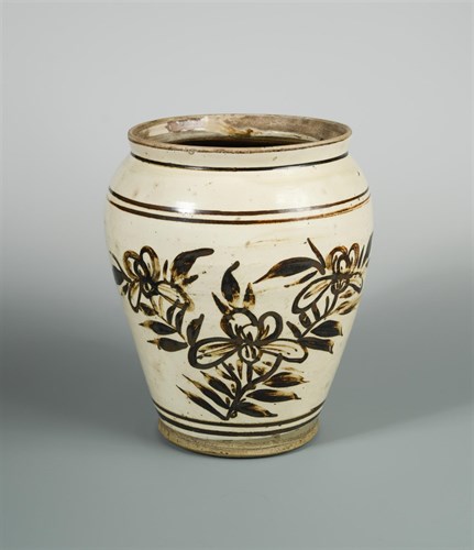 Lot 103 - A Ming dynasty Cizhou type jar