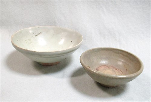 Lot 46 - Two provincial Yuan dynasty bowls