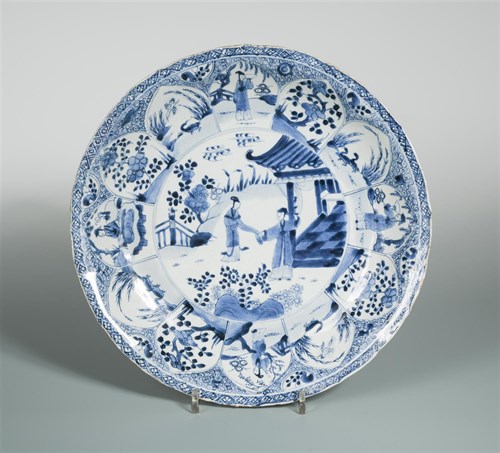 Lot 149 - A Kangxi period dish