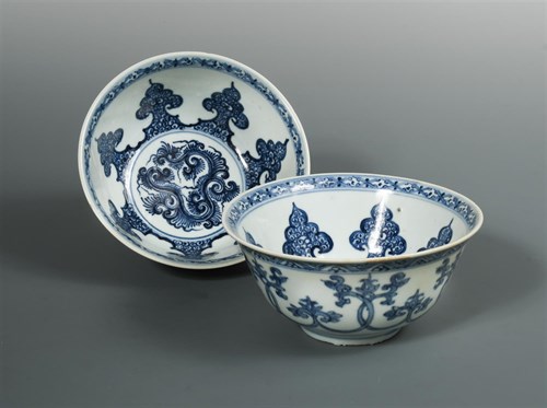 Lot 55 - A pair of Ming Dynasty blue and white bowls