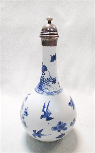 Lot 150 - A silver mounted and covered Kangxi bottle vase