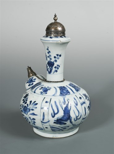 Lot 58 - A Ming blue and white Kendi