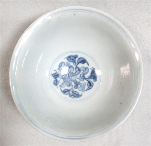Lot 59 - An early Ming blue and white bowl