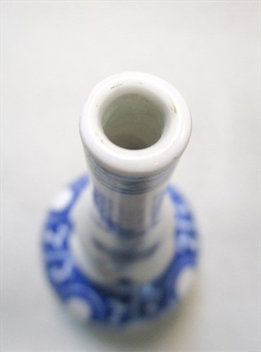 Lot 155 - A blue and white Kangxi gourd shaped vase
