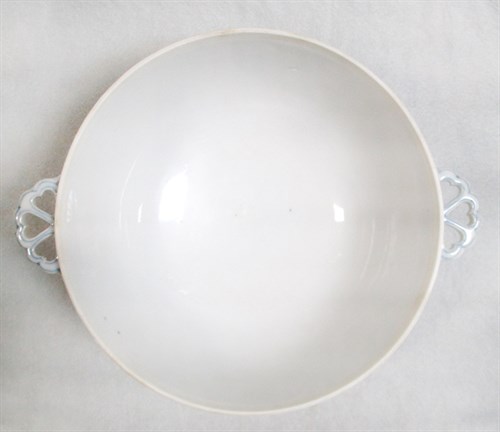 Lot 235 - An 18th century two handled blue and white bowl