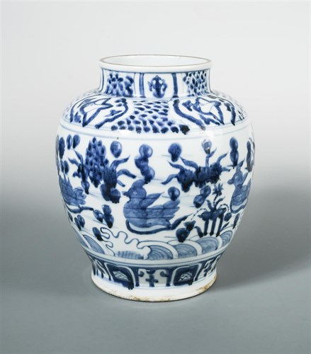 Lot 108 - A late Ming blue and white jar