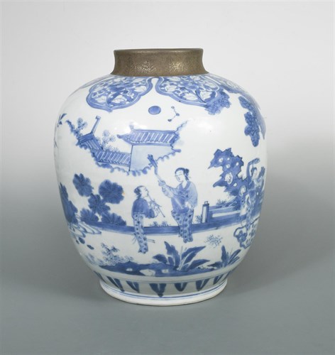 Lot 166 - A Kangxi jar with dancing ladies and two musicians