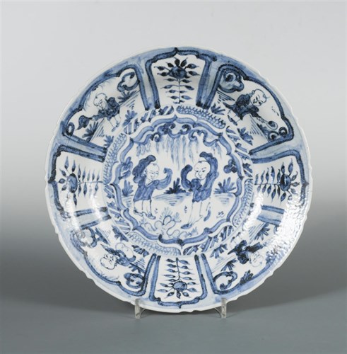 Lot 69 - A Ming Wanli period dish