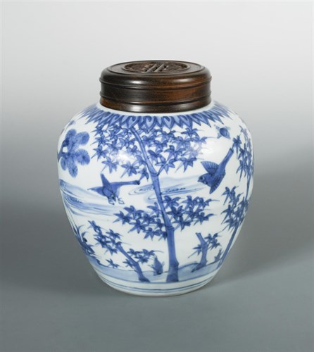 Lot 112 - A late Ming Dynasty jar and cover