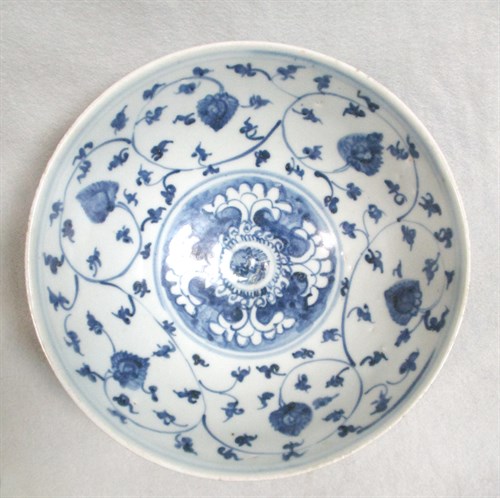 Lot 113 - A 16th century Ming dynasty bowl