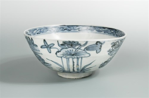 Lot 78 - A Ming dynasty Kraak bowl