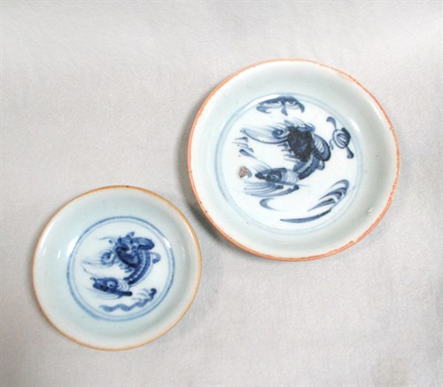 Lot 81 - Two Ming Dynasty small dishes