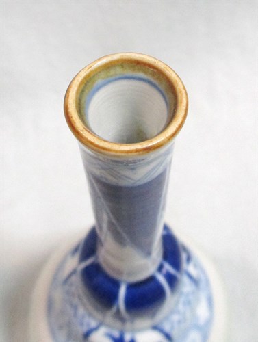 Lot 240 - An 18th century gourd shaped bottle vase
