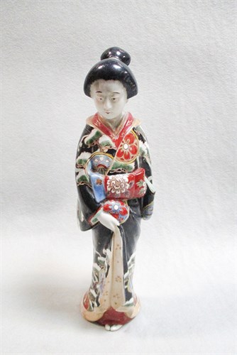 Lot 270 - A late 19th century Japanese Kutani lady and an Arita bowl circa 1920s