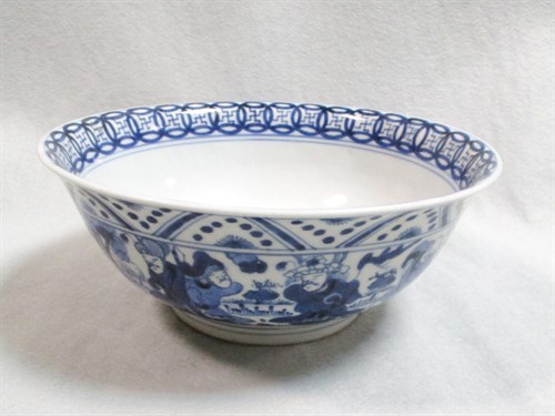 Lot 186 - A Kangxi bowl with a dragon