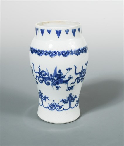 Lot 188 - A Kangxi baluster vase