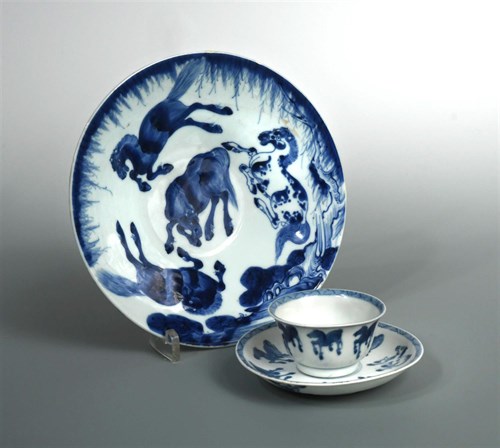 Lot 189 - A Kangxi dish and a shipwreck cargo tea bowl and saucer
