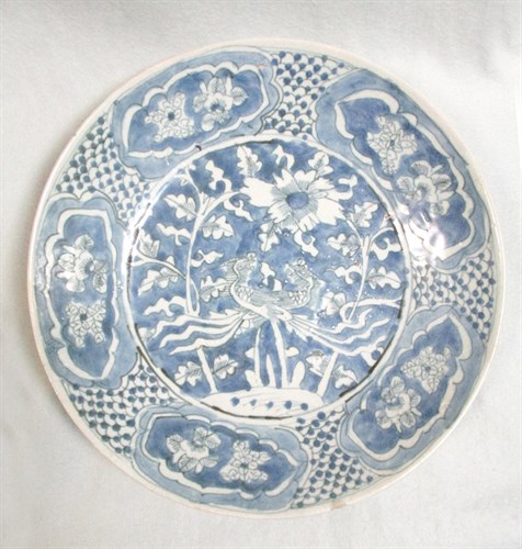Lot 138 - A 17th century Swatow dish