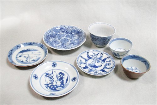 Lot 192 - A group of seven small dishes and bowls, Kangxi period and later
