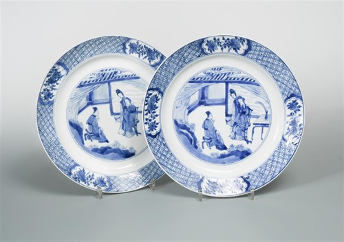 Lot 193 - A pair of Kangxi plates