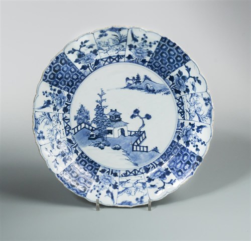 Lot 198 - A Kangxi dish