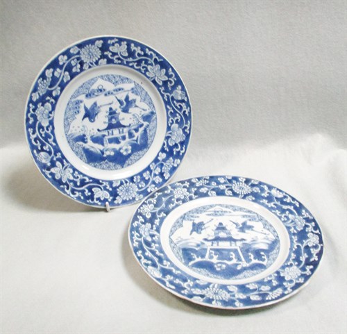Lot 201 - An pair of almost similar Kangxi plates with pagoda
