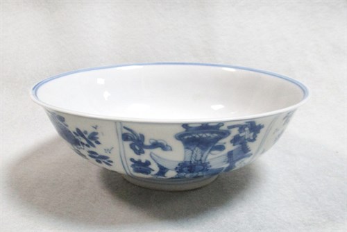 Lot 203 - A Kangxi bowl