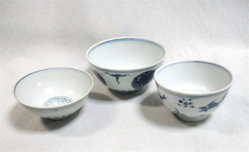 Lot 95 - Three Ming bowls