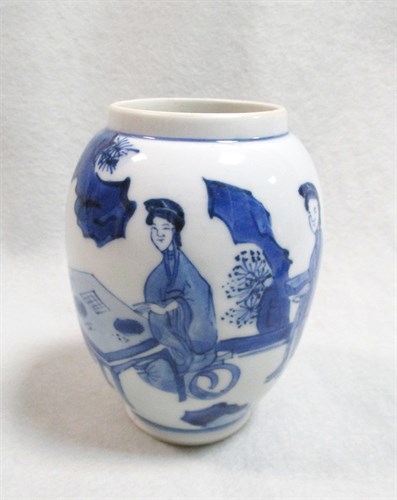 Lot 214 - A Kangxi ovoid vase