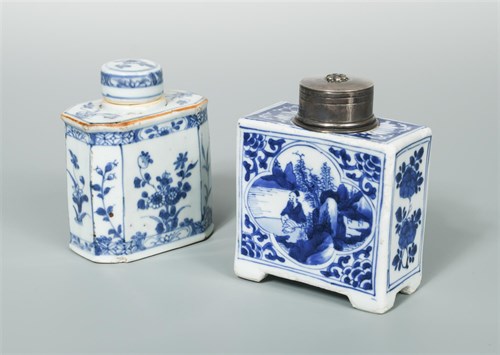 Lot 217 - A Kangxi tea caddy with cover