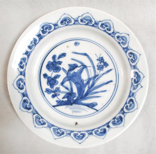 Lot 141 - A transitional period dish