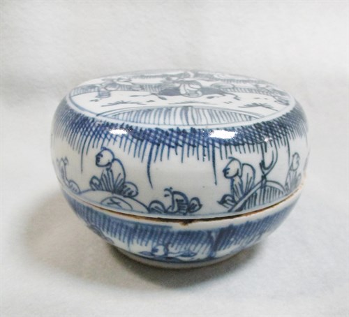 Lot 124 - A provincial Ming bun shaped box