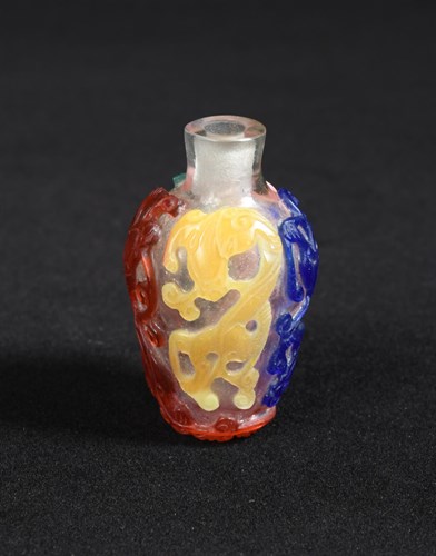 Lot 251 - A 19th century five colour glass overlay snuff bottle