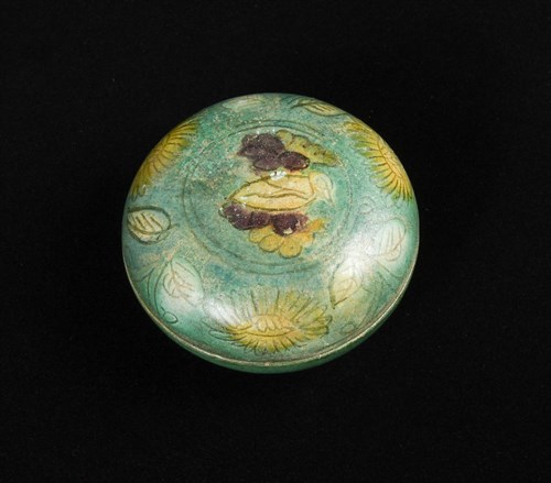 Lot 41 - A Song sancai box with cover