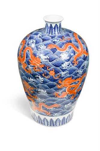 Lot 81 - A large blue and white Meiping vase, 20th century