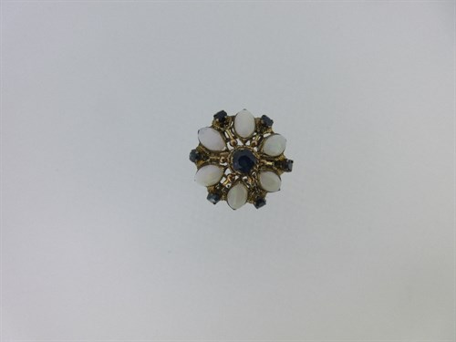 Lot 307 - An opal and sapphire flowerhead cluster ring,...