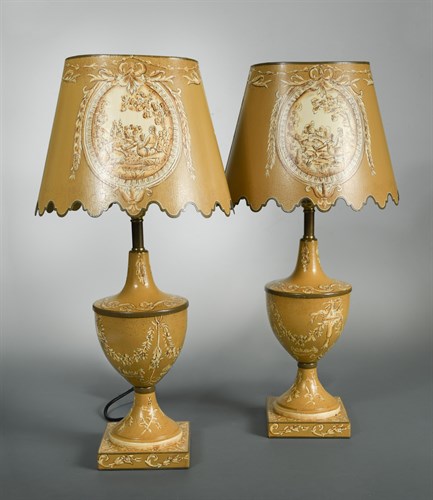 Lot 201 - A pair of toleware table lamps and shades