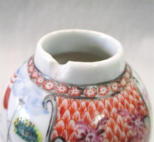 Lot 32 - A collection of Chinese famille rose porcelain Manchu Courtiers tea wares, Qianlong, circa 1780