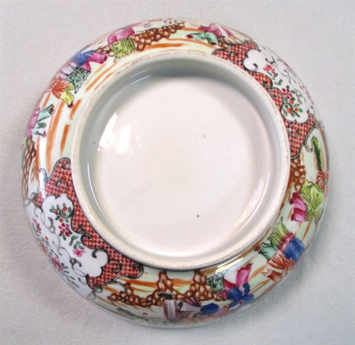 Lot 32 - A collection of Chinese famille rose porcelain Manchu Courtiers tea wares, Qianlong, circa 1780