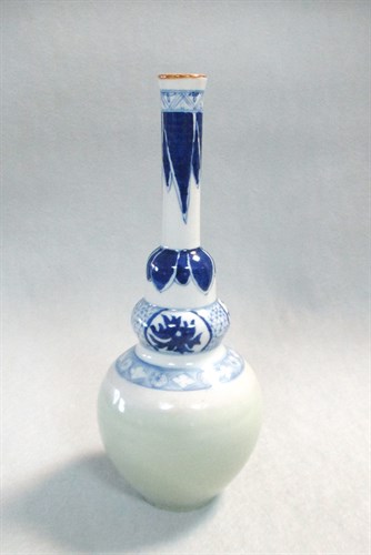 Lot 47 - A gourd shaped bottle vase, late 19th or early 20th century