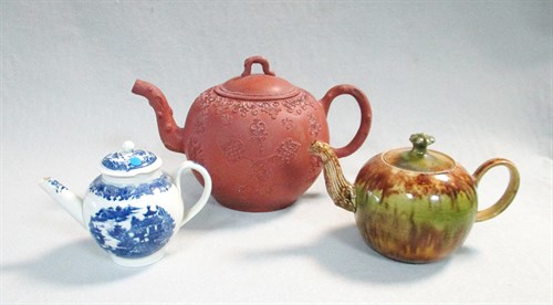 Lot 3 - An 18th century Staffordshire Whieldon agate type teapot and cover