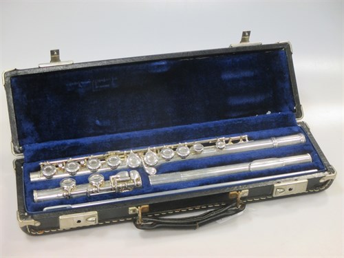 Lot 230 - An American Sterling flute by K. G....