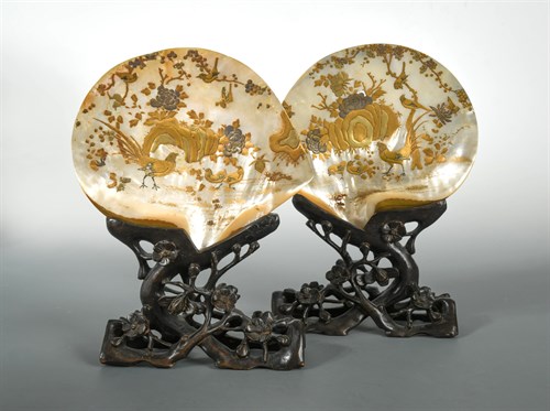 Lot 101 - A pair of Chinese mother of pearl export oyster shells on stands, Canton, Qing Dynasty, mid 19th century